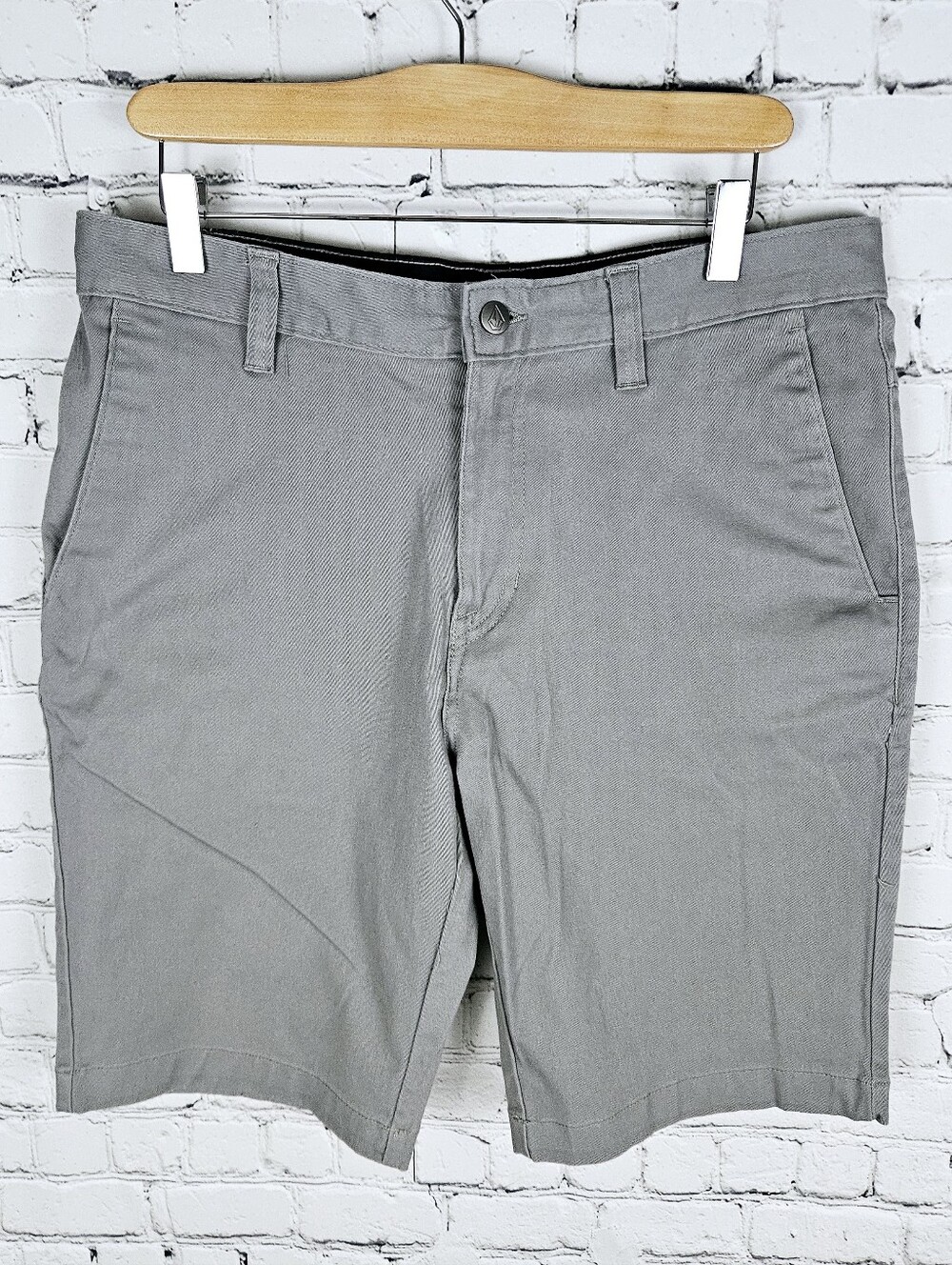 VOLCOM | flat front shorts